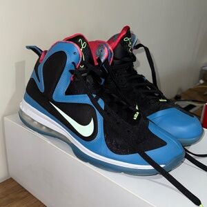 NIKE LEBRON IX 9 SOUTH COAST BLACK/LIME GLOW-DUTCH BLUE